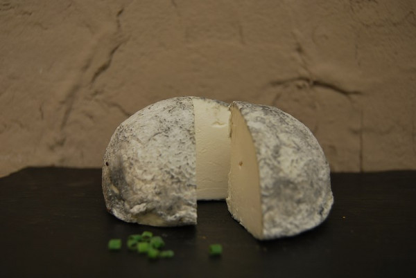 Kaeseladen online shop DOME DU POITOU CHEVRE CENDRE LAIT CRU P.BAFIEN 180G